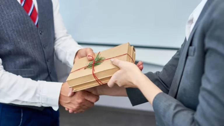 Good Corporate Gifts That Strengthen Client Relationships